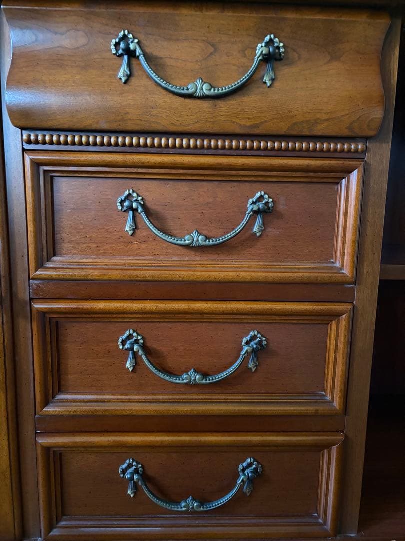 リンホーリン ガラス戸付き4段キャビネット