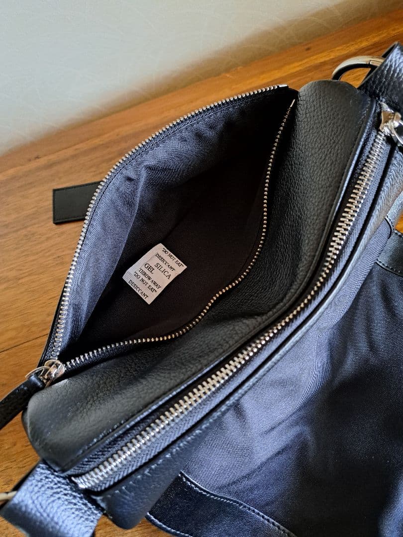 ビアズリー　レザーボディバッグ　【ベルト付替え可】