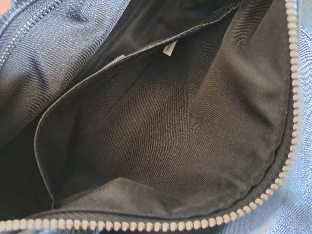 ビアズリー　レザーボディバッグ　【ベルト付替え可】