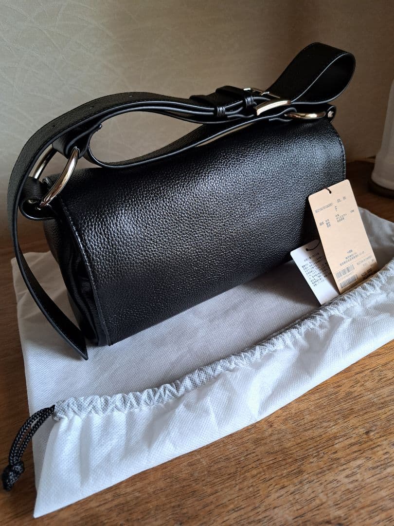 ビアズリー　レザーボディバッグ　【ベルト付替え可】