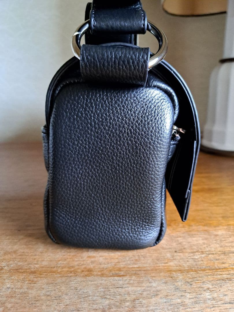 ビアズリー　レザーボディバッグ　【ベルト付替え可】