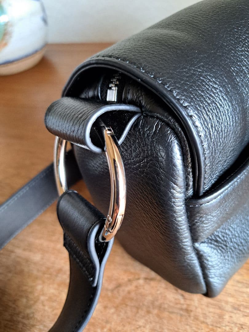 ビアズリー　レザーボディバッグ　【ベルト付替え可】