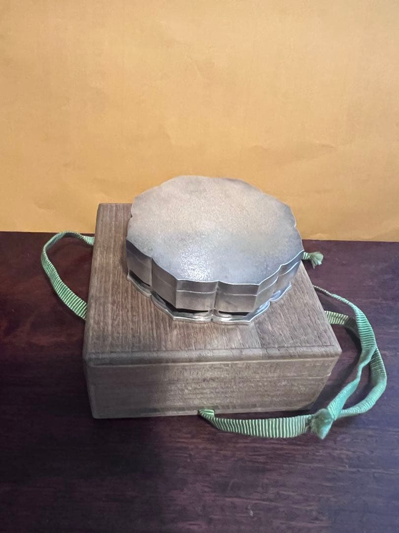 銀製ボンボニエール