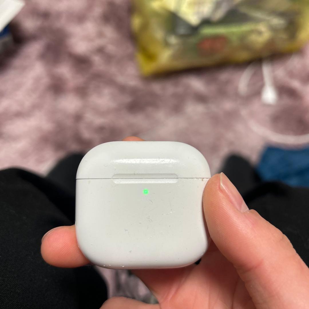 AirPods4ホワイト 左耳ノイキャンなし