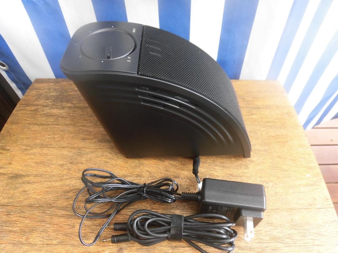 美品　　曲面デザインのミライスピーカー