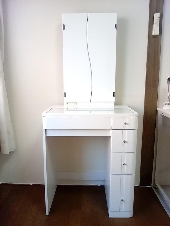 ドレッサー 三面鏡 鏡台 白 ホワイト 引出し 収納 コンセント 照明 送料込み