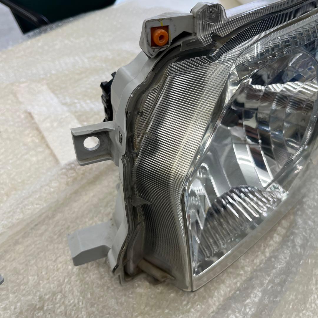 ハイエース200系 純正ヘッドライト 2個セット KOITO 26-131