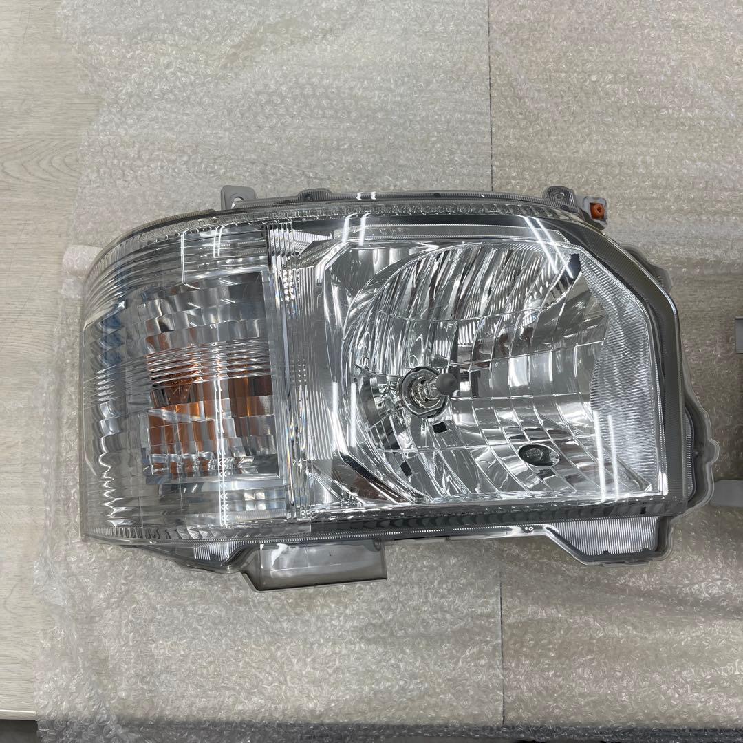 ハイエース200系 純正ヘッドライト 2個セット KOITO 26-131
