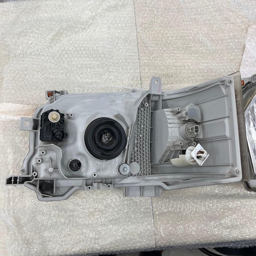 ハイエース200系 純正ヘッドライト 2個セット KOITO 26-131