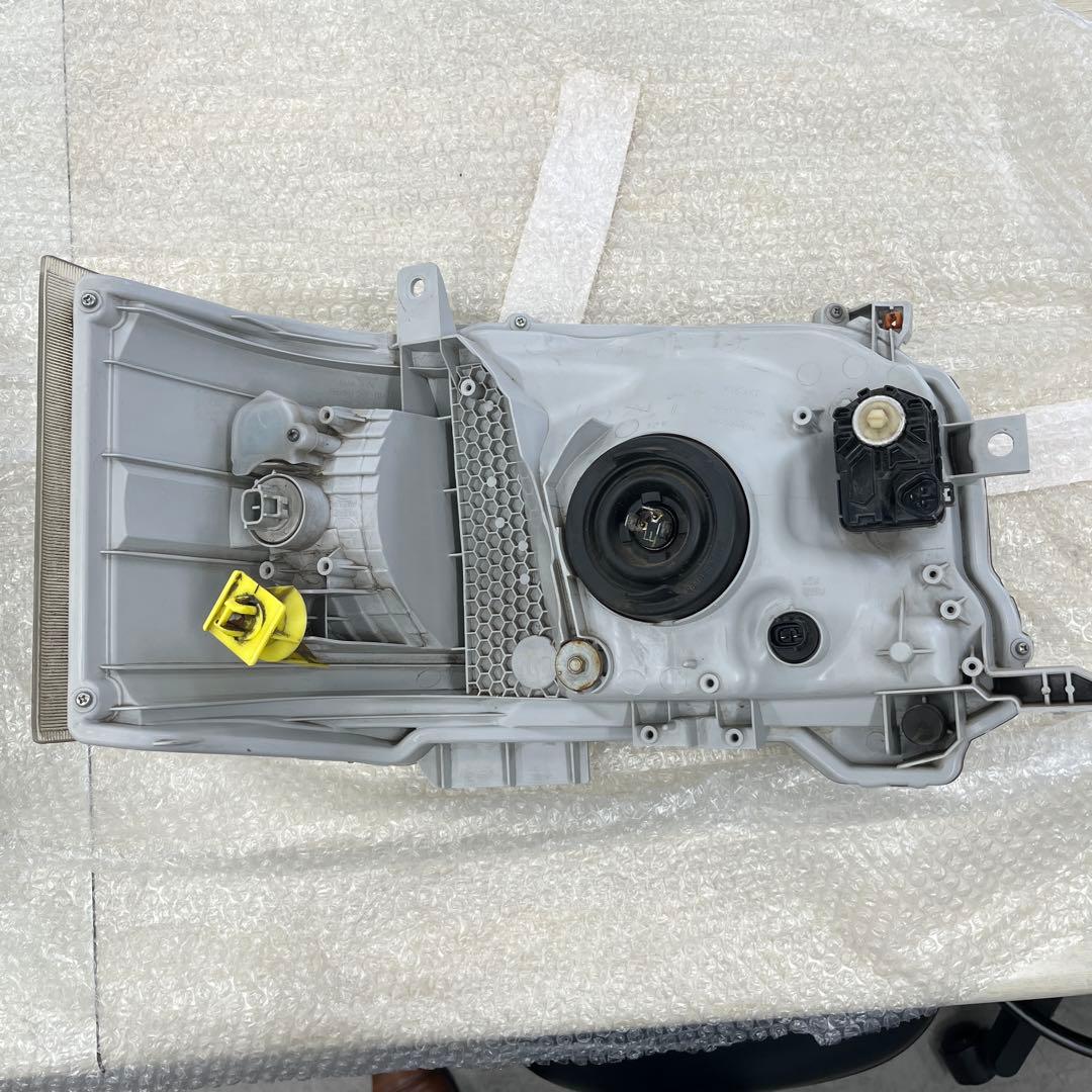 ハイエース200系 純正ヘッドライト 2個セット KOITO 26-131