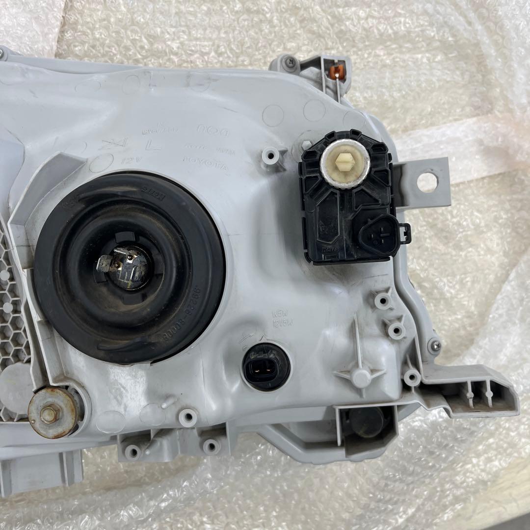 ハイエース200系 純正ヘッドライト 2個セット KOITO 26-131