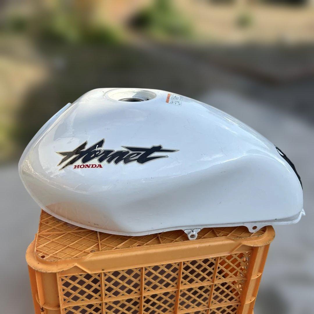 ホンダ Hornet タンク　前期型 ホワイト傷あり