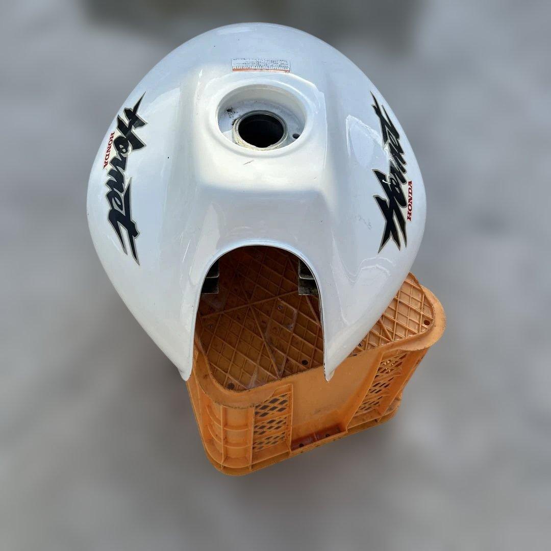 ホンダ Hornet タンク　前期型 ホワイト傷あり