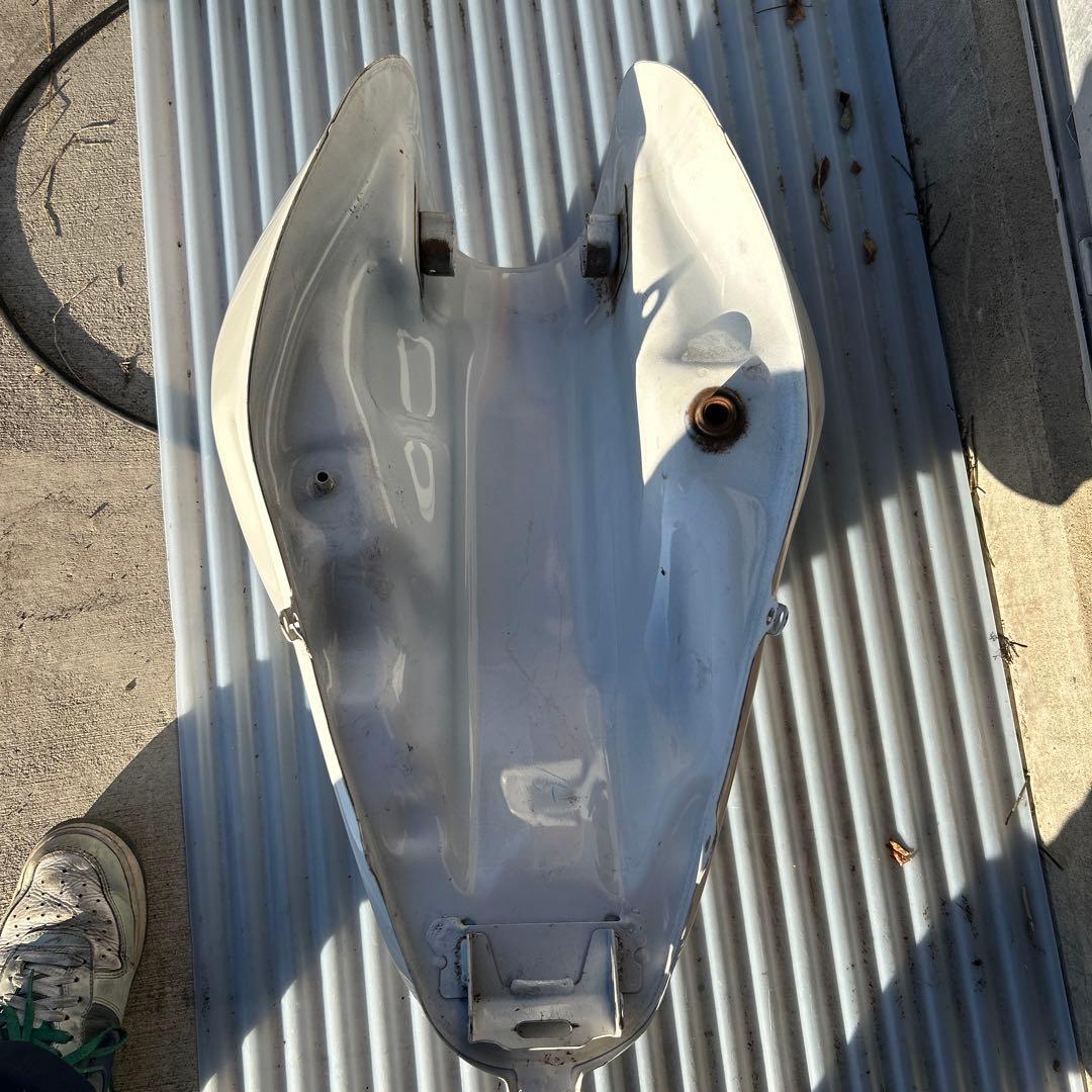 ホンダ Hornet タンク　前期型 ホワイト傷あり