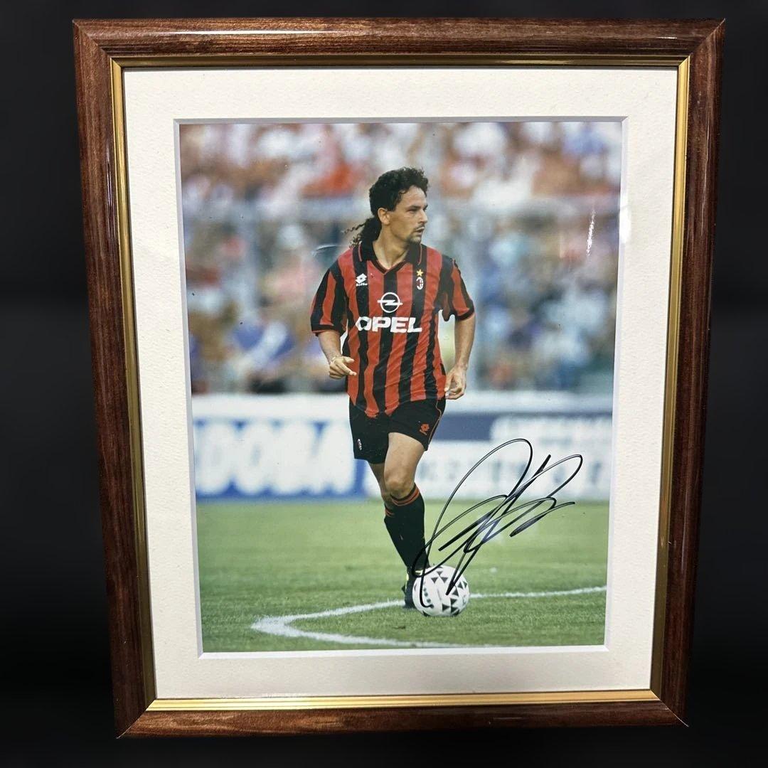 ACミラン ロベルトバッジオ直筆サイン入り写真 木製フレーム