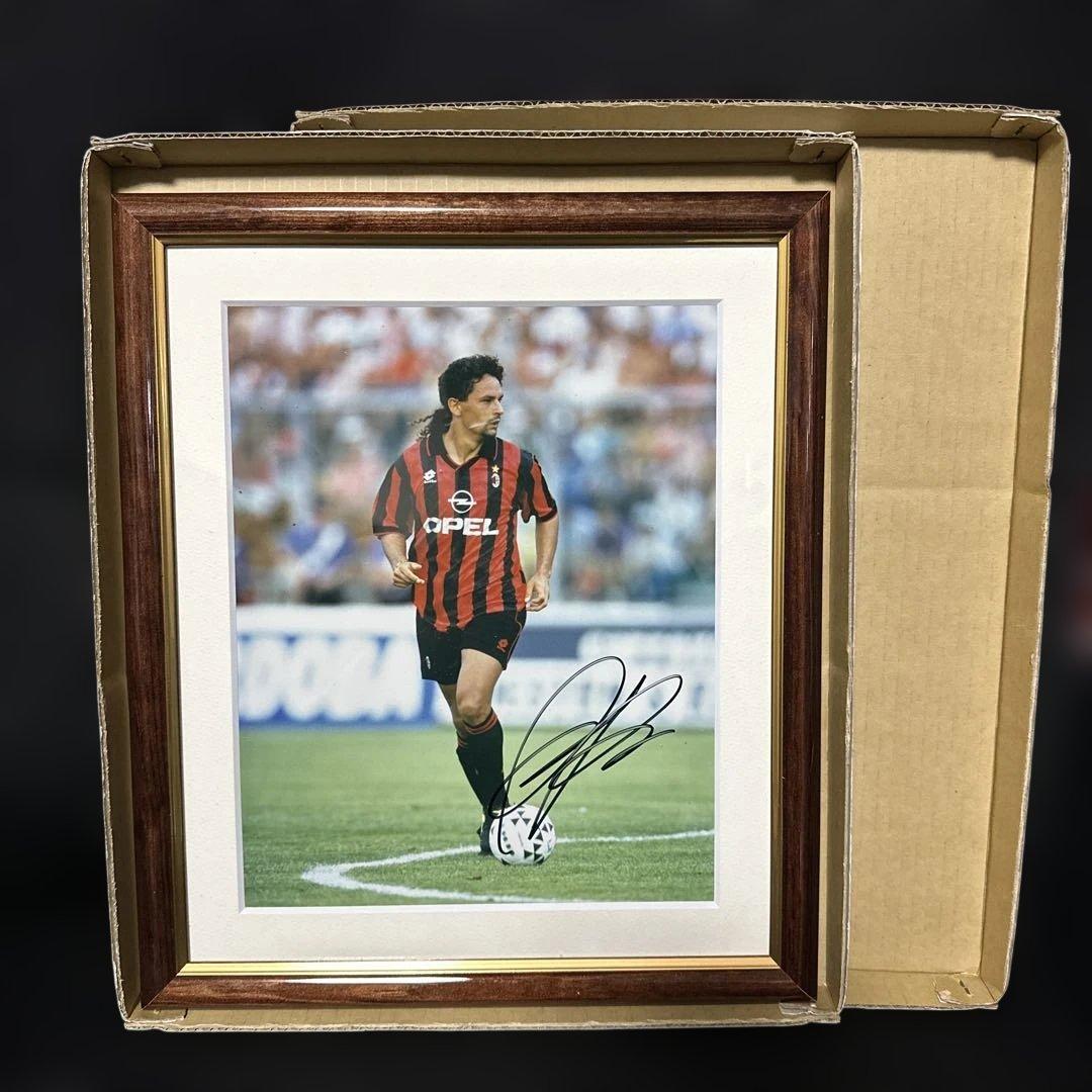 ACミラン ロベルトバッジオ直筆サイン入り写真 木製フレーム