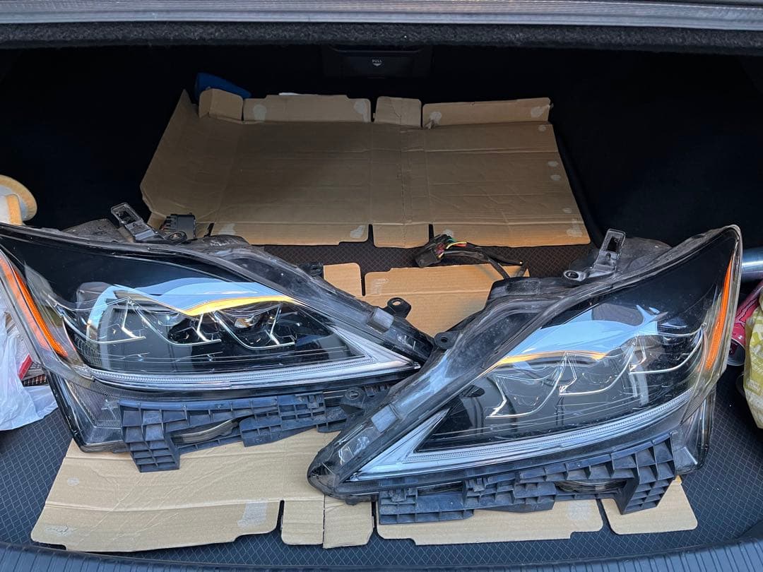 LEXUS レクサス　IS250 GSE20三眼　左右ヘッドライトVLAND