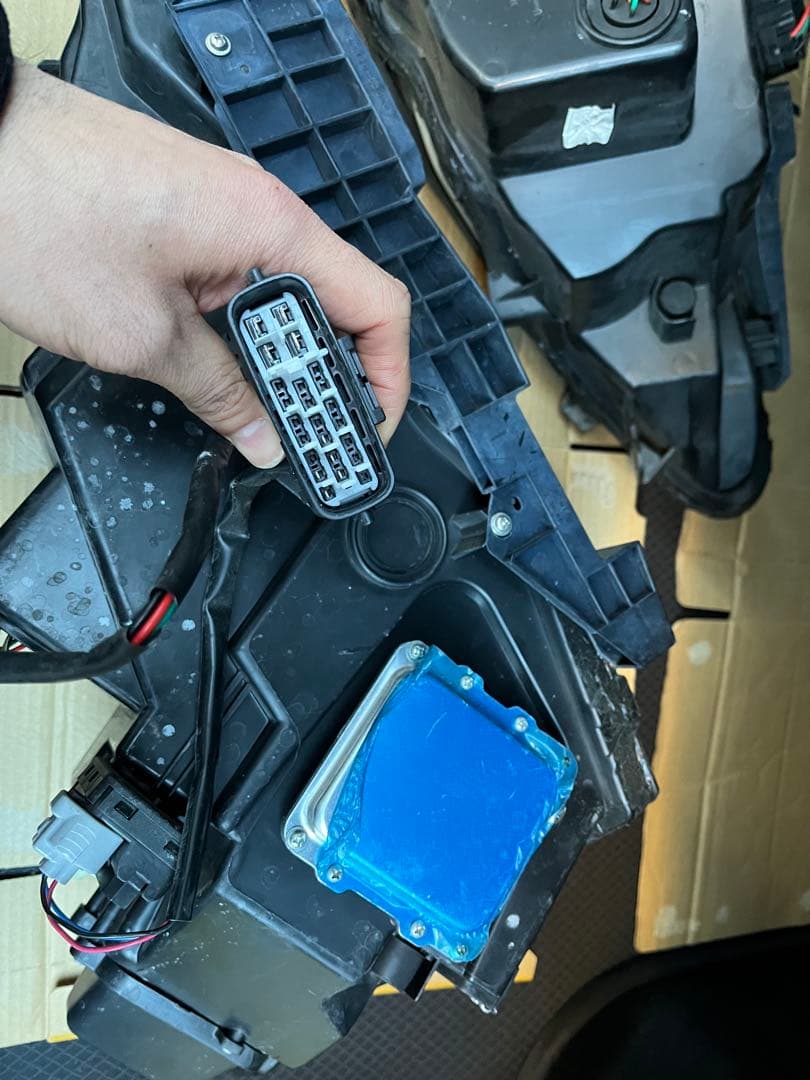 LEXUS レクサス　IS250 GSE20三眼　左右ヘッドライトVLAND