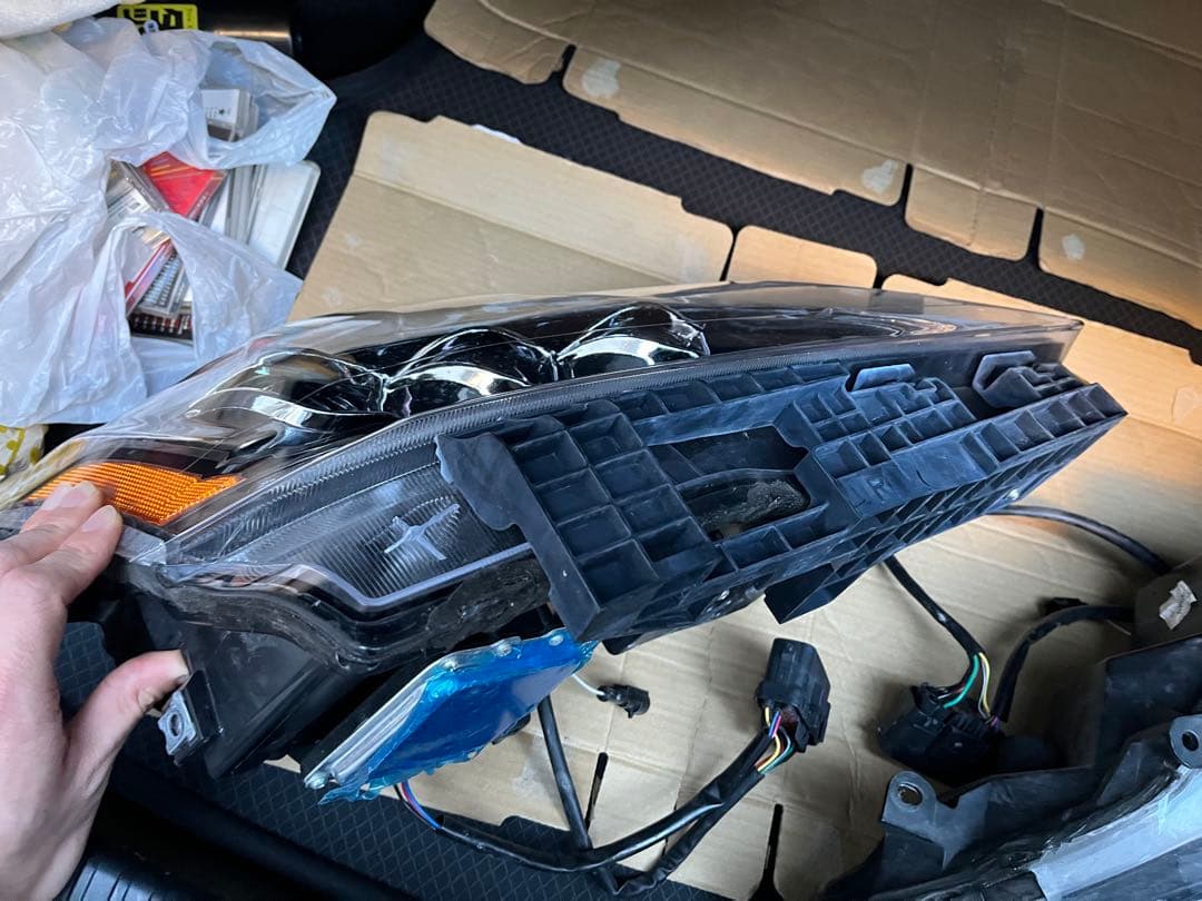 LEXUS レクサス　IS250 GSE20三眼　左右ヘッドライトVLAND