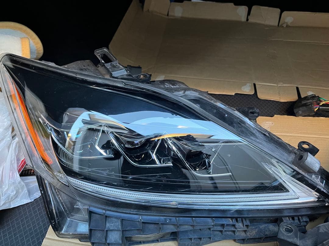 LEXUS レクサス　IS250 GSE20三眼　左右ヘッドライトVLAND