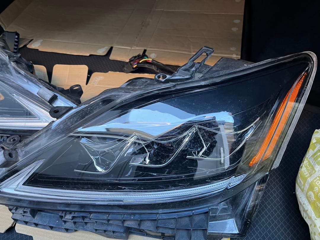 LEXUS レクサス　IS250 GSE20三眼　左右ヘッドライトVLAND