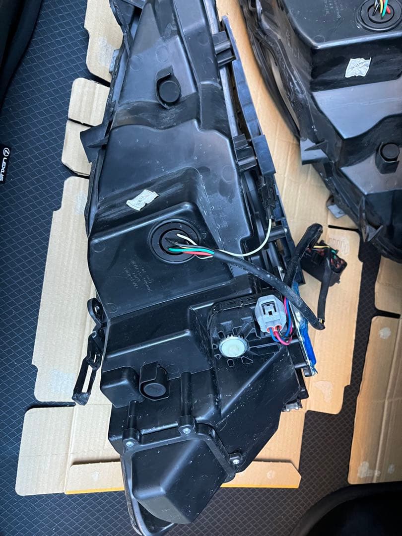 LEXUS レクサス　IS250 GSE20三眼　左右ヘッドライトVLAND