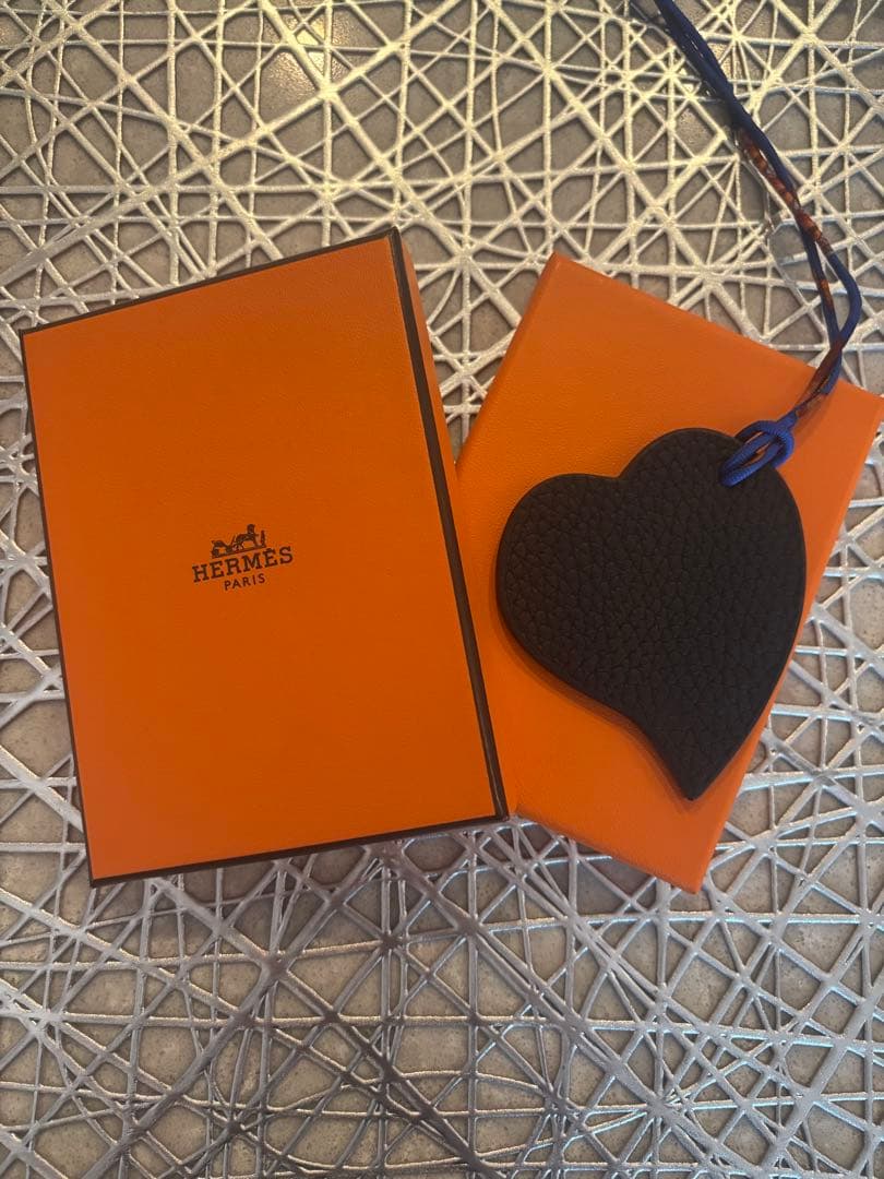 HERMES ハート型レザー チャーム