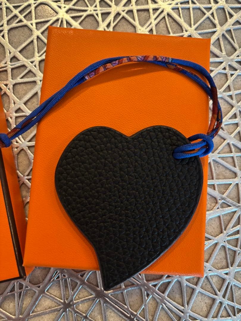 HERMES ハート型レザー チャーム