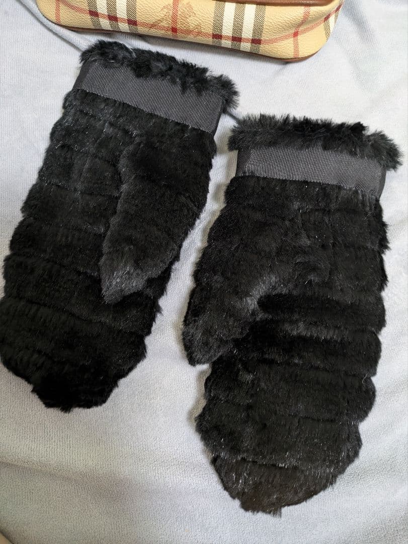 CHANEL ブラックファー ミトン