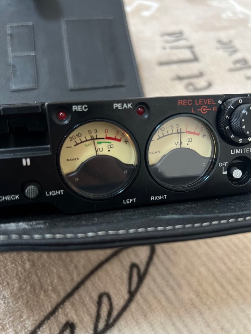 【美品】【電確認済み】SONY TC-D5M カセットプレイヤー。専用カバー付