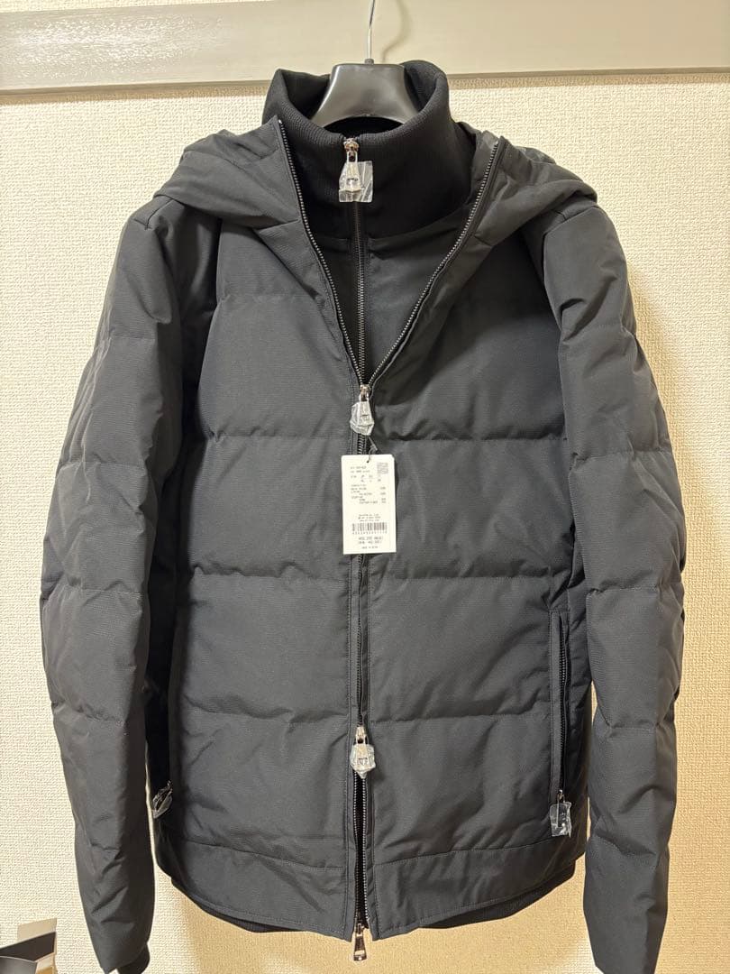 AKM Contemporary(エイケイエムコンテンポラリー)ダウンジャケット