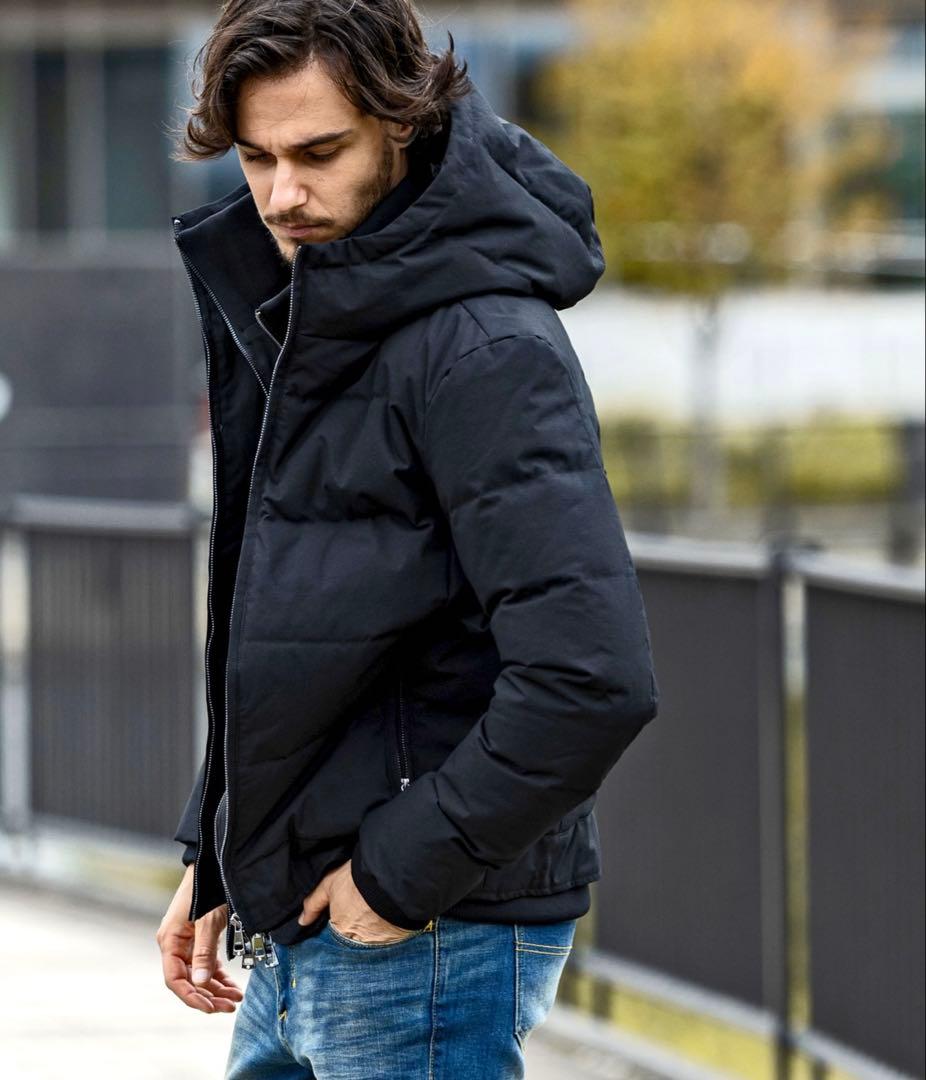 AKM Contemporary(エイケイエムコンテンポラリー)ダウンジャケット