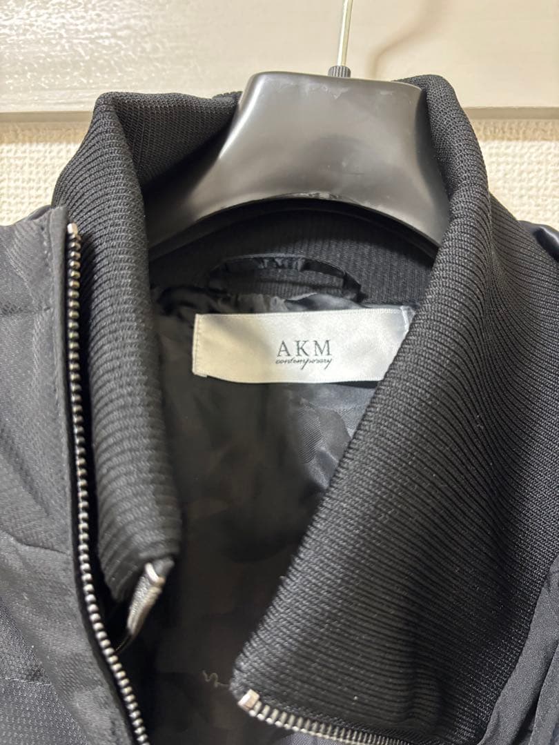 AKM Contemporary(エイケイエムコンテンポラリー)ダウンジャケット