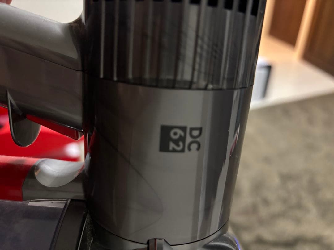 Dyson HH08 掃除機　コードレスクリーナー　スタンド充電器付き