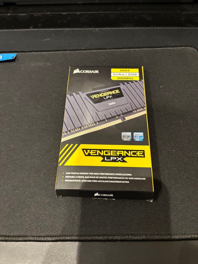 メモリー DDR4 32GB 2666MHz Corsair Vengeance LPX