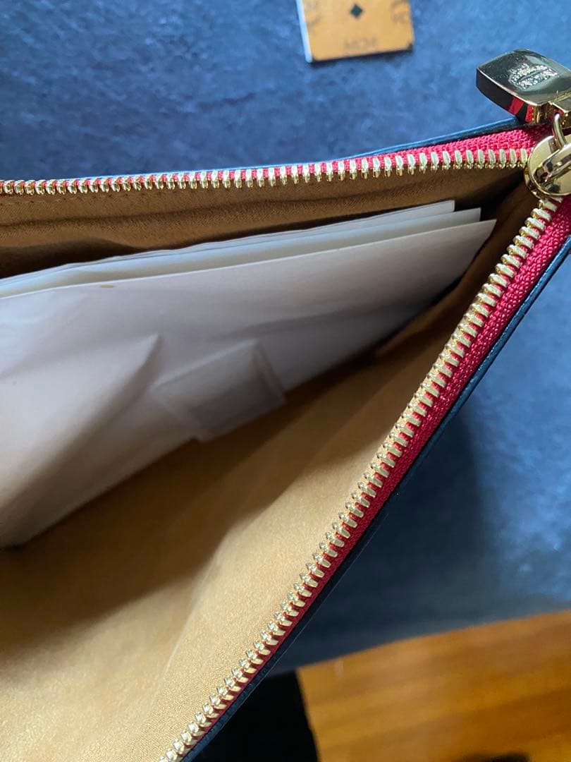 MCM レッドレザー クラッチバッグ