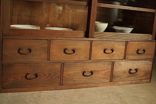 古い木製の格子ガラス戸棚×木製引き出し7杯　食器棚　水屋　キャビネット　古家具