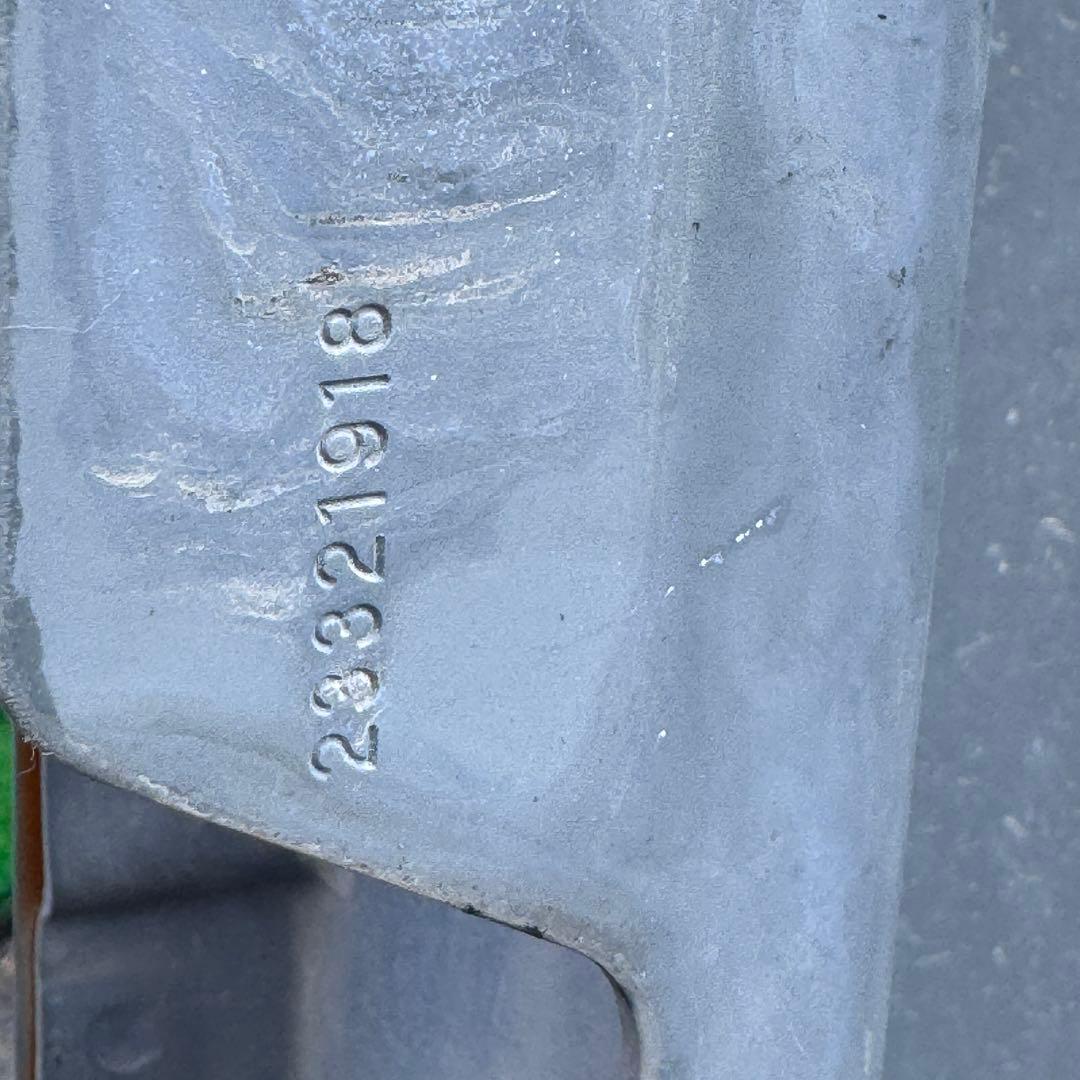 日産UD クオン フロント バンパー　助手席　左　純正部品　キズあり