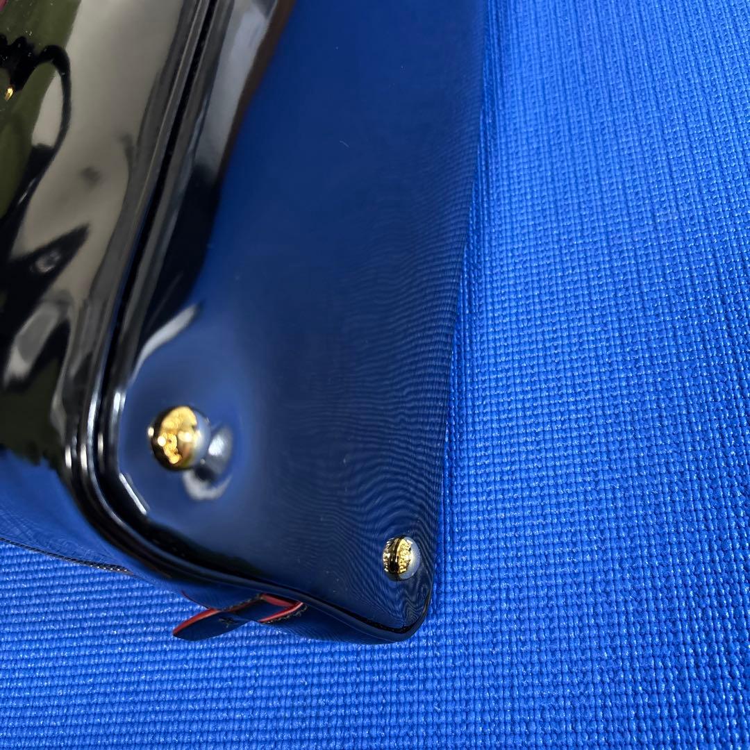 PRADA ブラック エナメル ハンドバッグ