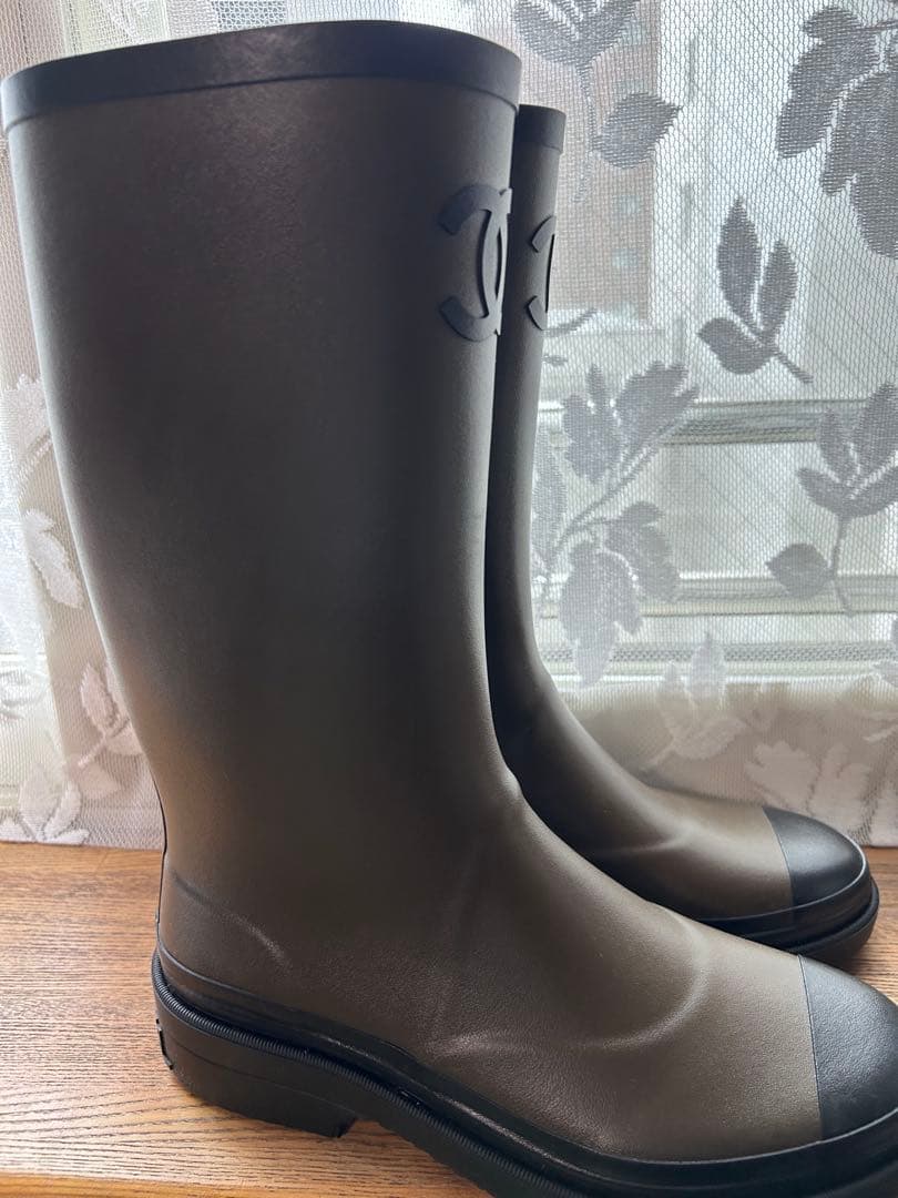 【新品訳アリ】CHANELレインブーツ　39 カーキ