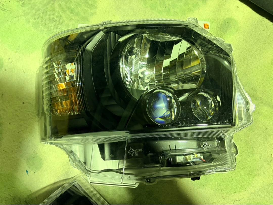 フ*シ様 ハイエース　トヨタ純正　マットブラック加工　ヘッドライト　業者施工品