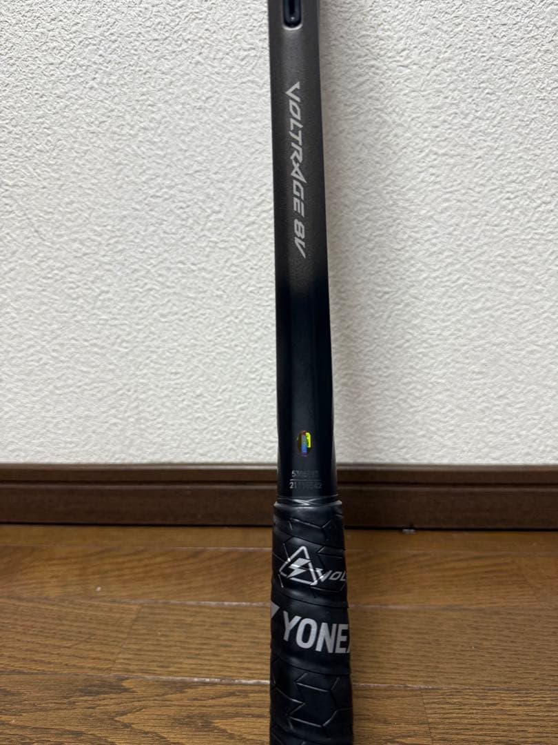 ヨネックス　ボルトレイジ8v 新色シェリーシルバー