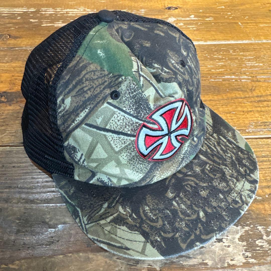 希少　INDEPENDENT アイアンクロス　カモ柄　メッシュキャップ