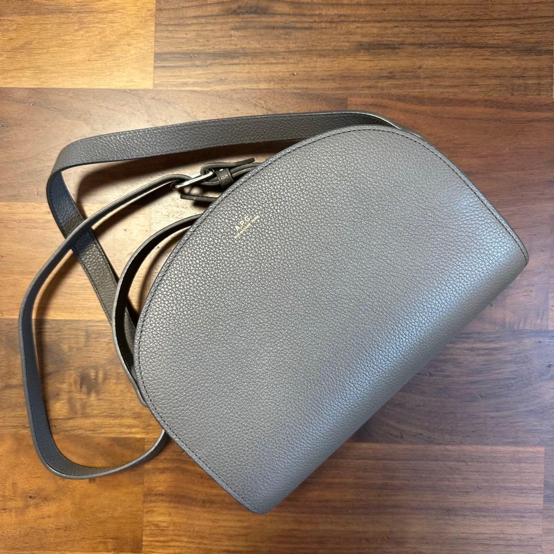 《美品》APC＊ハーフムーンバッグ(グレー)