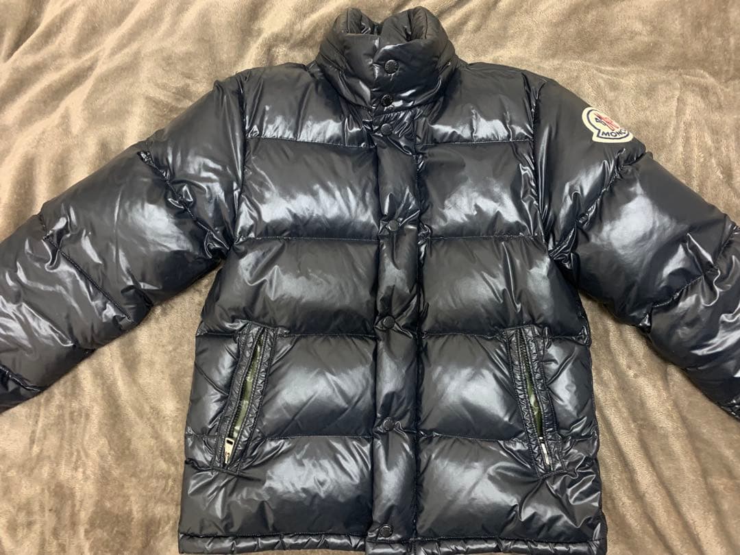 モンクレール、エベレスト(シャイニーブラック)、サイズ0。