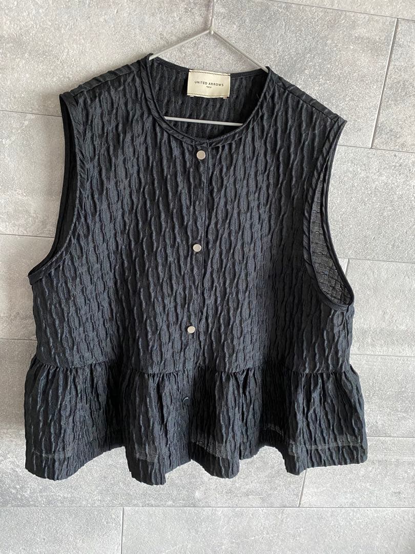 美品　ブラック ユナイテッドアローズ　エアリージャカードベスト