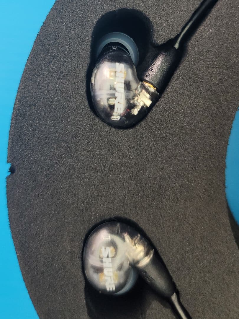 Shure AONIC４SE42HYBK＋UNI‐A