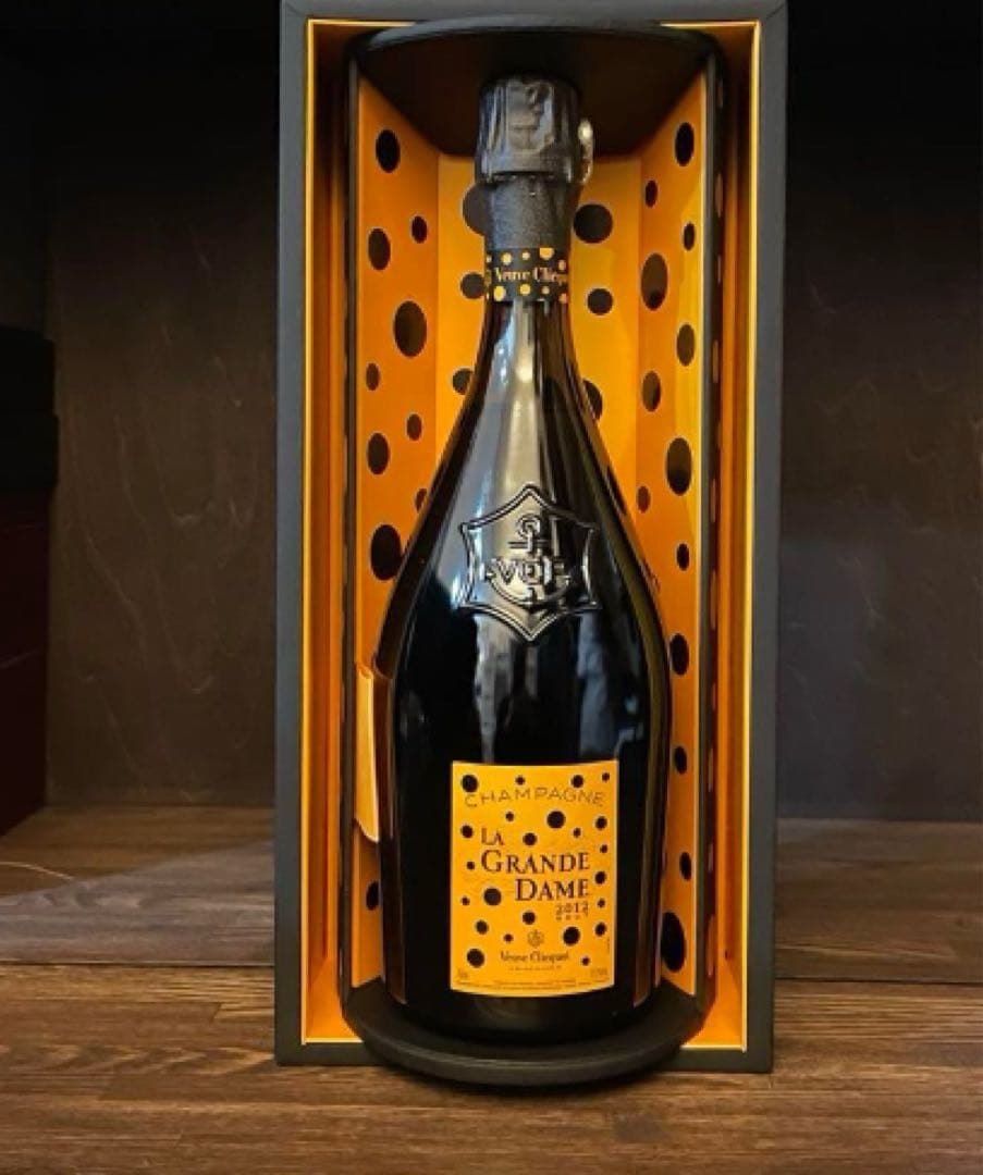 ヴーヴクリコ草間彌生シャンパン2012化粧箱付