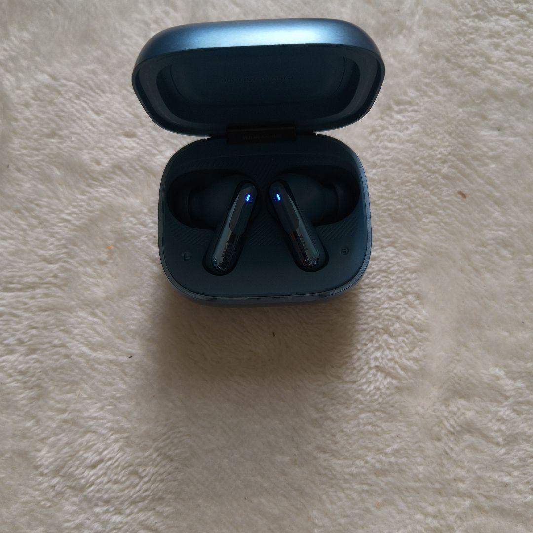 極美品JBL LIVE BEAM 3 ワイヤレスイヤホン スマート充電ケース/