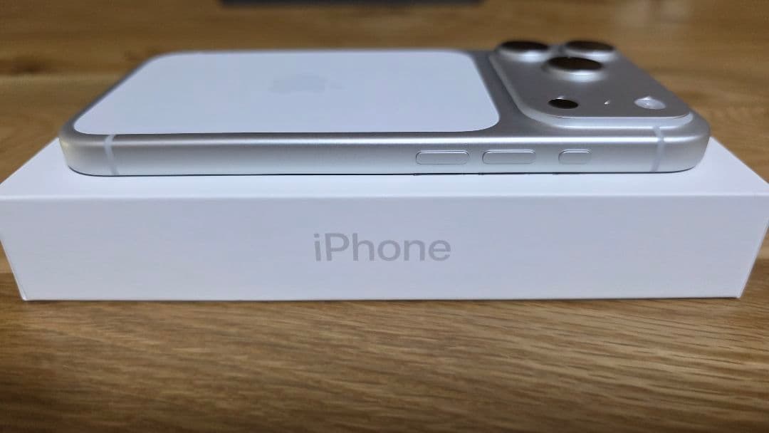 ほぼ新品 iPhone17 Pro 256GB シルバー SIMフリー